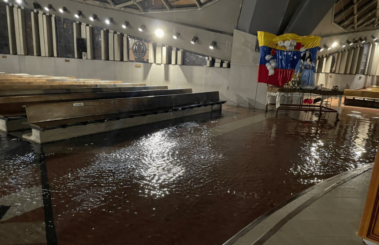 Fuertes lluvias en Barquisimeto provocaron inundaciones y fallas en el servicio eléctrico ￼