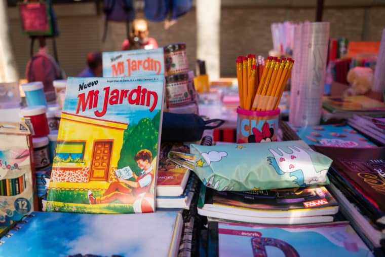 Catia útiles escolares colores cuadernos estuche pega lápices tijeras temperas Caracas El Diario Jose Daniel Ramos