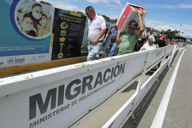 HRW Petro - Migración Colombia cambió requisitos para facilitar tránsito en la frontera con Venezuela