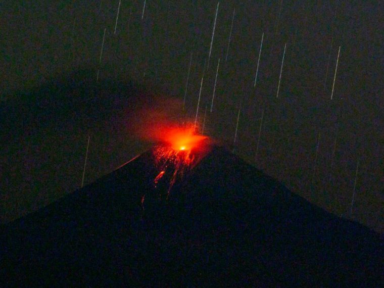 Nube de ceniza del volcán Sangay cubrió a tres provincias de Ecuador