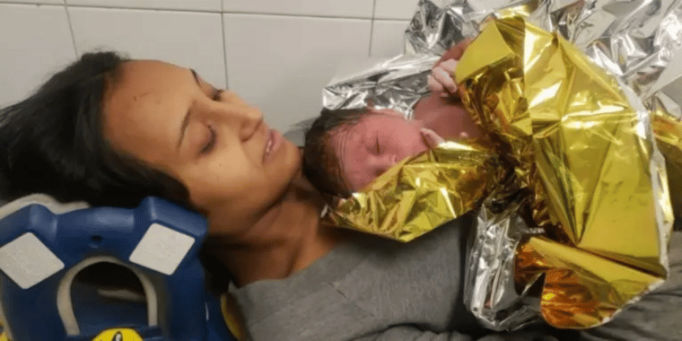 El bebé de migrantes venezolanos que nació en una estación del Metro de Medellín