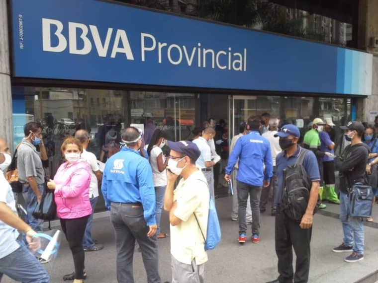 ¿Cómo solicitar un crédito en los bancos venezolanos y quiénes pueden hacerlo?