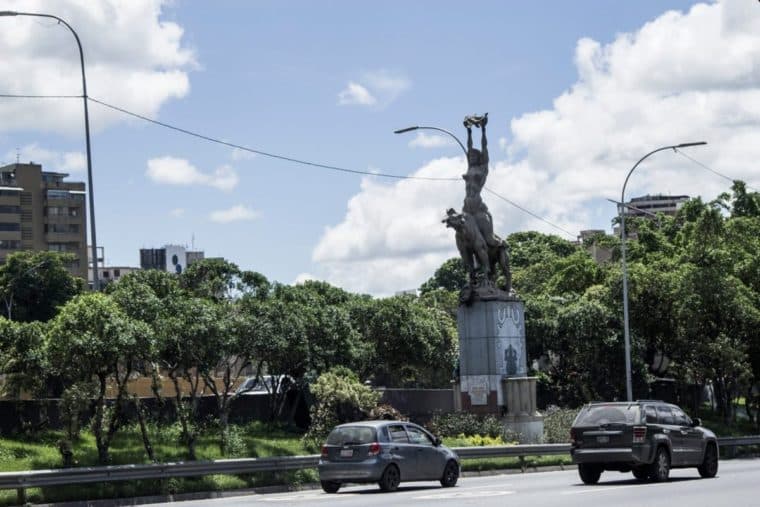 Una comisión del régimen sustrajo la estatua de María Lionza de los talleres de la UCV