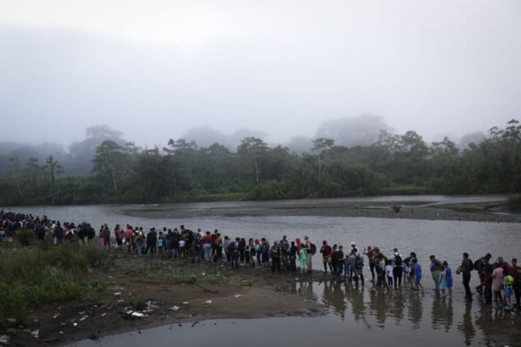 Panamá permitirá que venezolanos que cruzaron por el Darién retornen a su país en avión