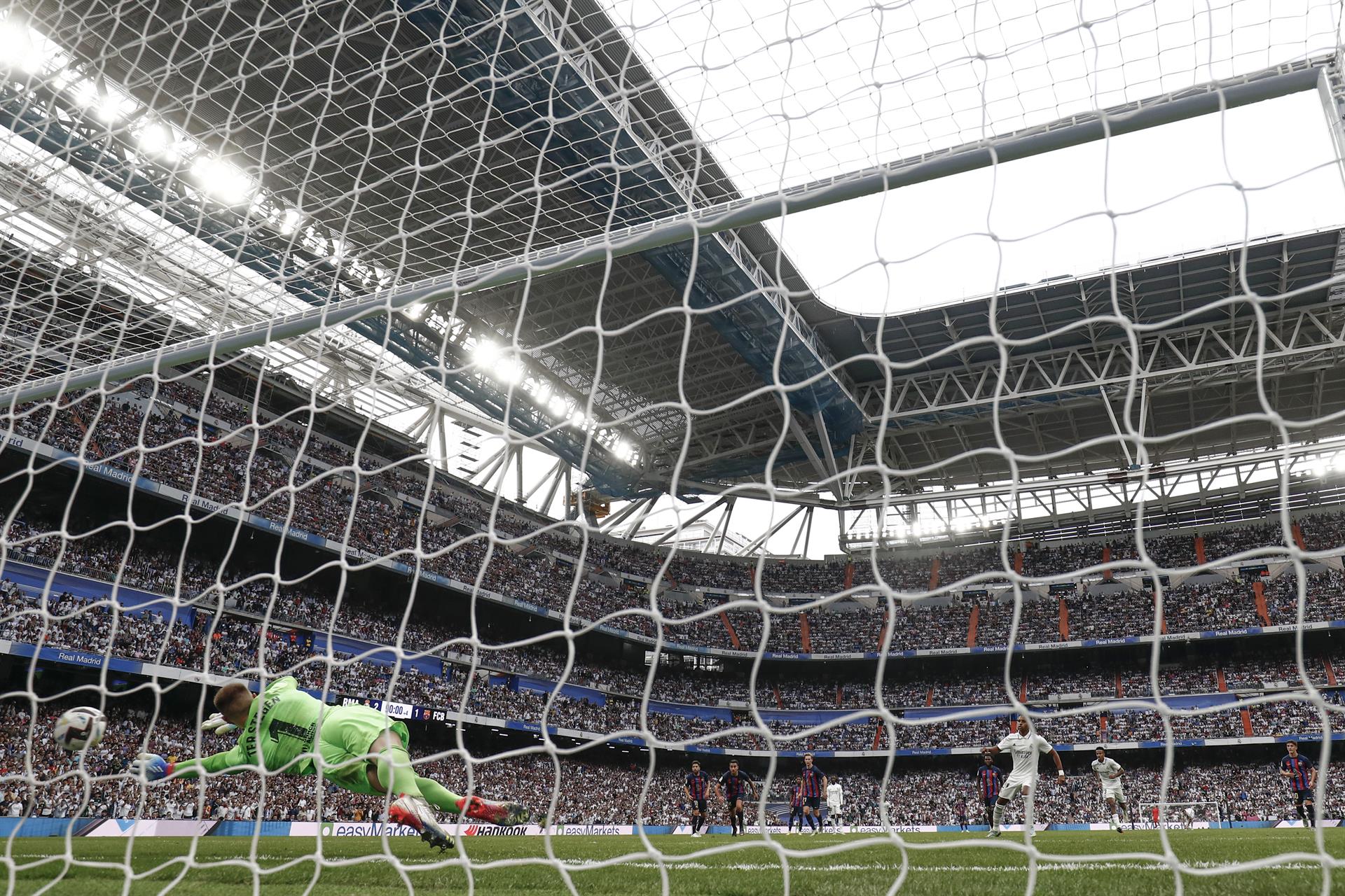 El Real Madrid recupera el clásico y el liderato de LaLiga