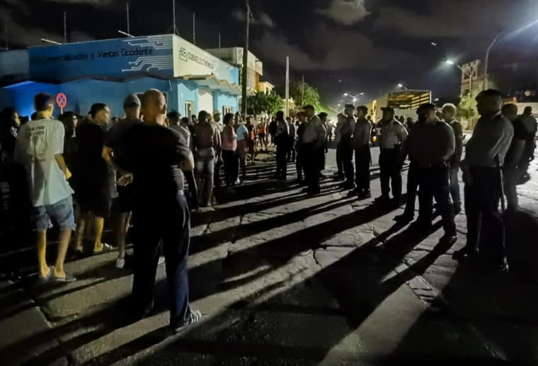 Cientos de manifestantes protestan en Cuba por los apagones