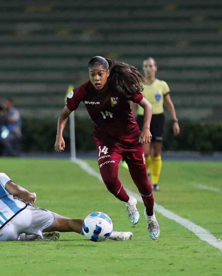 Raiderlin Carrasco: “Mi sueño es clasificar al Mundial con Venezuela”￼