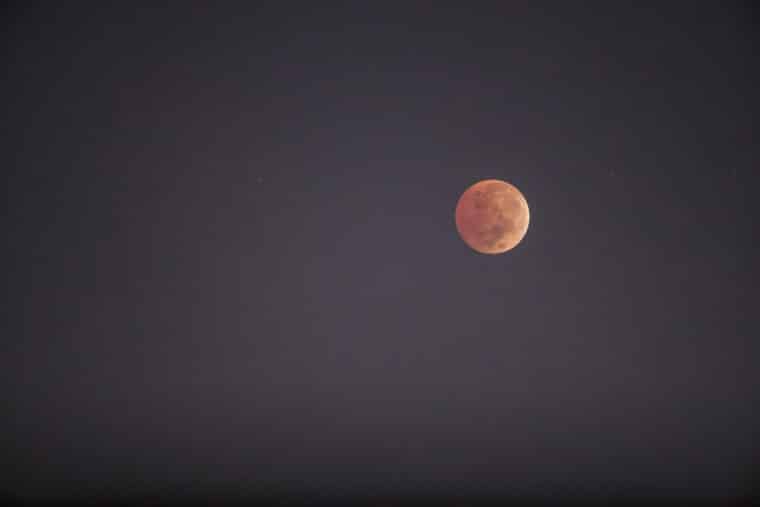 En imágenes: así fue el eclipse total de Luna