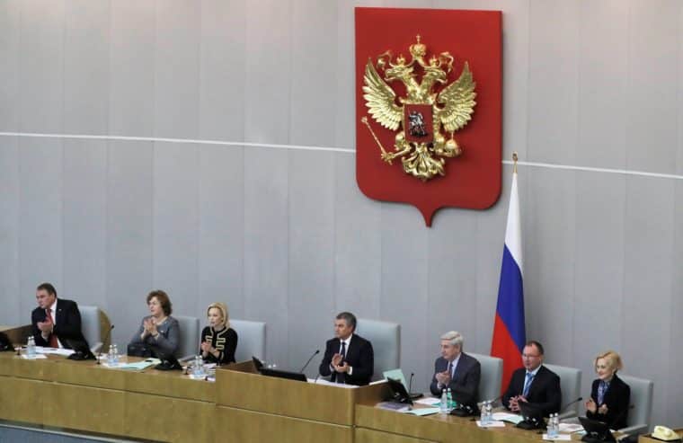 Rusia adopta una ley que penaliza toda la propaganda LGBTIQ+