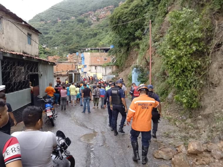 Al menos 20 viviendas fueron afectadas en la carretera vieja Caracas-La Guaira por las lluvias