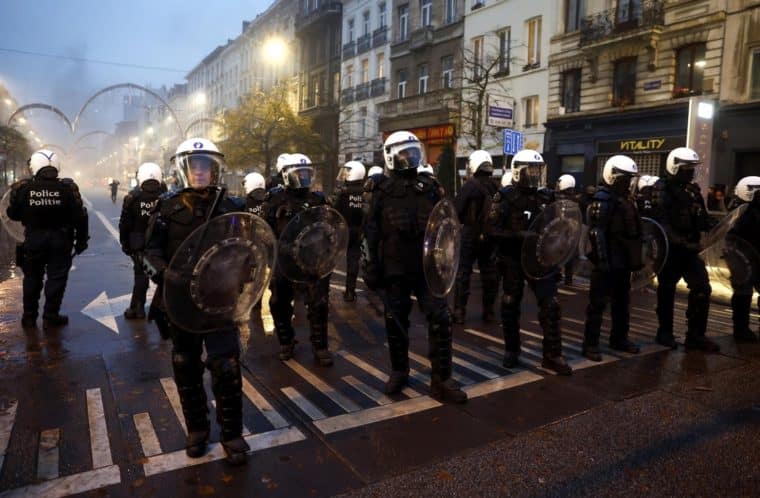 En imágenes: aficionados causaron disturbios en Bruselas tras la victoria de Marruecos a Bélgica