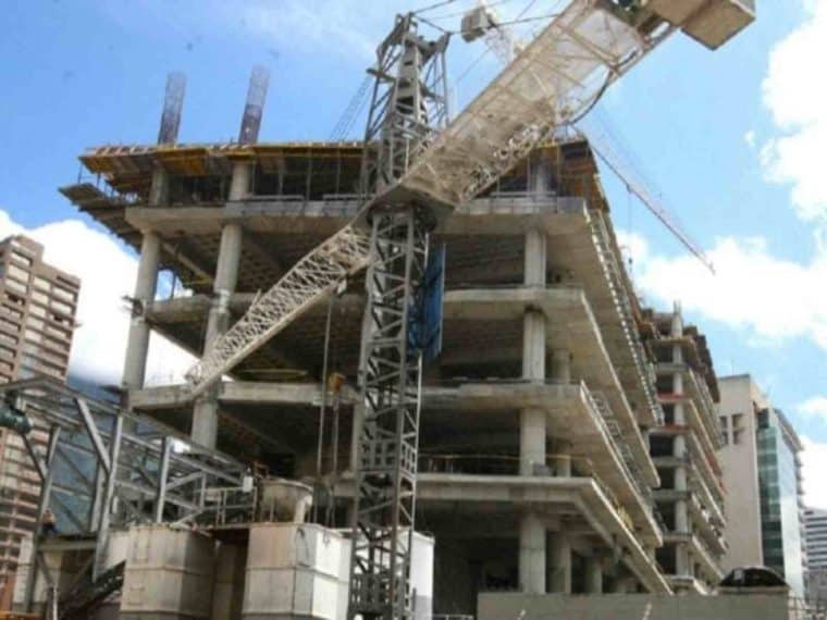 El sector construcción ha sufrido una caída del 98 % en Venezuela este 2022