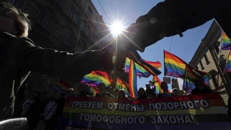 Rusia adopta una ley que penaliza toda la propaganda LGBTIQ+