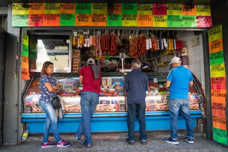Cuánto cuesta elaborar comprar pan de jamón Venezuela venezolano ingredientes panaderías harina aceitunas pasas dólares El Diario Jose Daniel Ramos