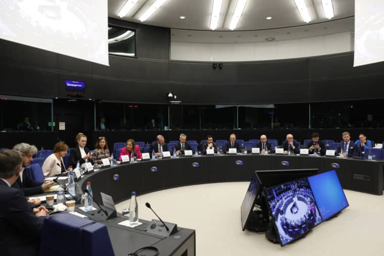 Destituyeron a la vicepresidenta del Parlamento Europeo por acusaciones de corrupción