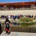 Venezolanos revenden alimentos a otros migrantes en la frontera con EE UU