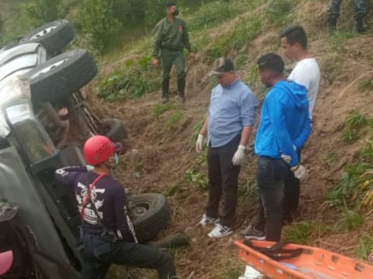 Volcamiento de un vehículo en la Colonia Tovar dejó dos muertos y tres heridos 