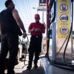 Las largas colas de vehículos para surtir gasolina vuelven a Venezuela: “Las estaciones están colapsadas”