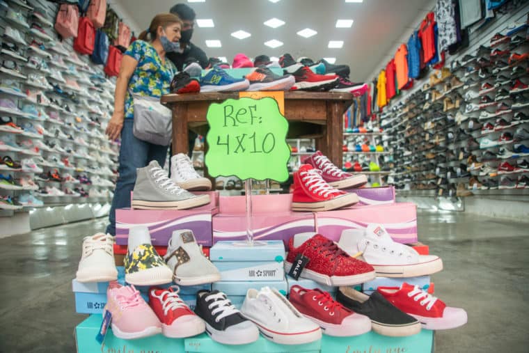 Recorrido descuentos en tiendas de ropa en Enero Zapatos Sambil El Recreo La Hoyada precios compradores clientes comercios El Diario Jose Daniel Ramos