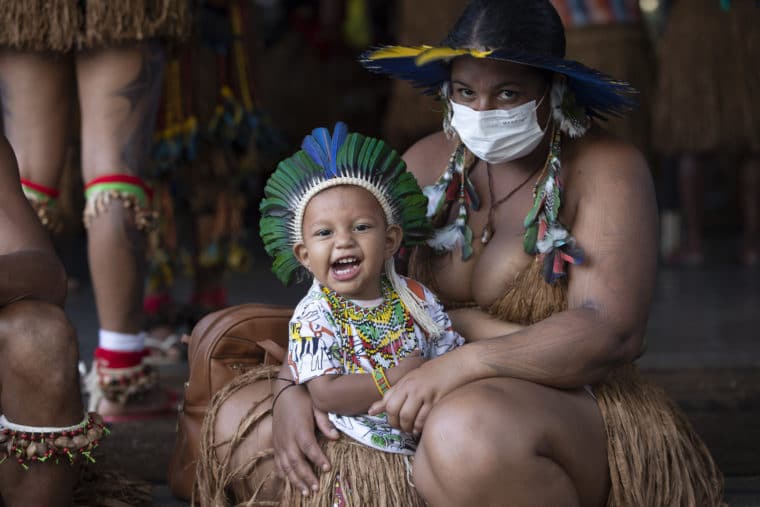 Brasil declaró emergencia en un territorio limítrofe con Venezuela por muerte de niños yanomami