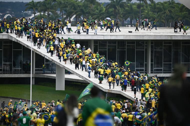 Bolsonaristas invaden el Congreso brasileño en manifestación contra Lula