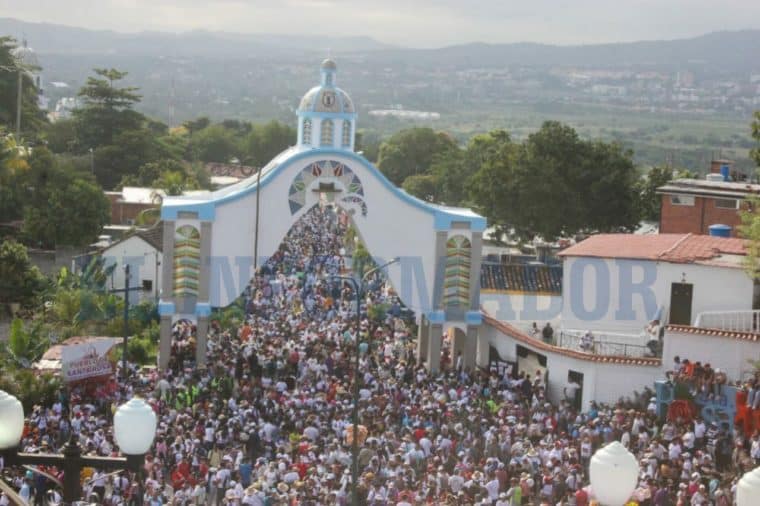 Así transcurre la procesión de la Divina Pastora en Barquisimeto 