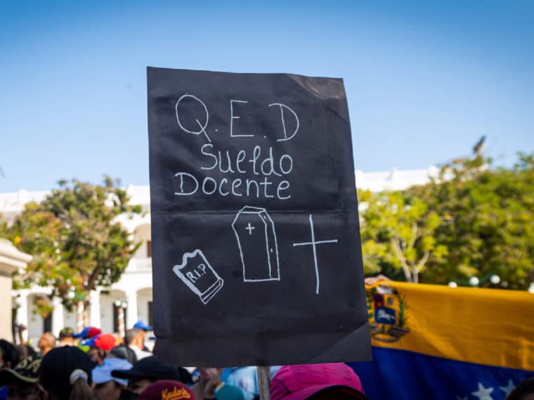 Docentes de Bolívar y Miranda acordaron clases interdiarias para seguir protestando por mejoras salariales 