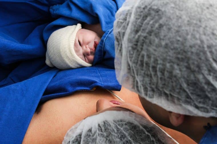 Desarrollaron un guante inteligente que ayudaría a prevenir partos peligrosos