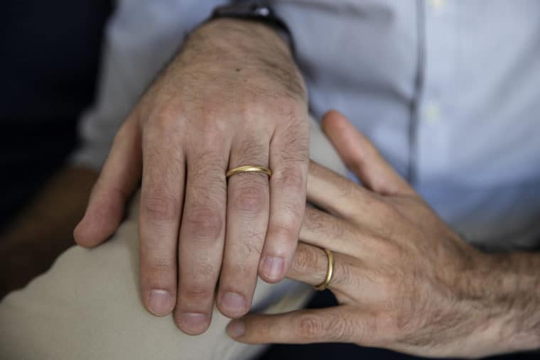 Iglesia de Inglaterra acordó reconocer y bendecir la unión de parejas homosexuales 