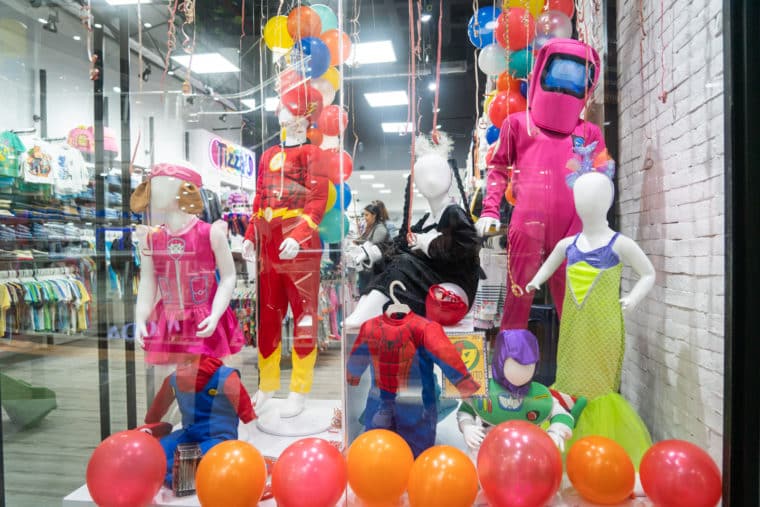 Precios disfraces carnaval Caracas Venezuela disfraz comercios Merlina niños disfraz precios El Diario Jose Daniel Ramos