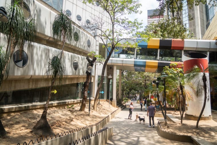 Museo de los Niños reabre sus puertas Parque Central Av. Bolívar El Diario Jose Daniel Ramos Educación interactiva, Aprendizaje lúdico, Exhibiciones temáticas, Experimentos científicos, Tecnología educativa, Juegos didácticos, Espacio cultural, Diversión en familia, Museografía innovadora, Actividades educativas, Museo de los Niños Caracas, Aprendizaje infantil, Museo interactivo, Actividades educativas para niños, Turismo en Caracas, Museos en Venezuela, Diversión en Caracas, Exhibiciones para niños, Turismo familiar, Educación para niños