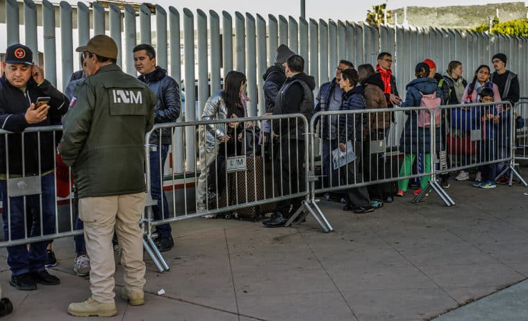Migrantes siguen varados en México tras política migratoria de EE UU