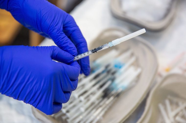 Academia de Medicina exige al Ministerio de Salud ampliar la vacunación para prevenir un brote de sarampión en el país