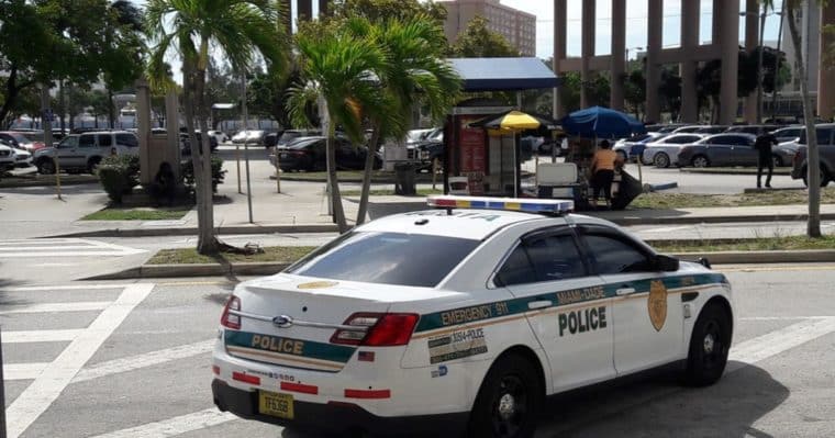 Detuvieron a 12 personas en Florida por abusar sexualmente de una adolescente que escapó de su casa