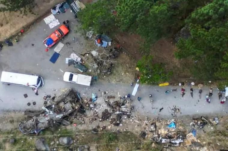 Al menos 17 migrantes murieron en un accidente de autobús en México