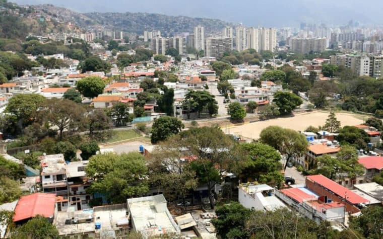 Vecinos en Caracas denunciaron contaminación por polvo proveniente de procesadora de asfalto en La Yaguara