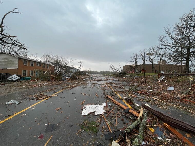 El tornado en Arkansas qué causó destrozos y dejó al menos 21 heridos