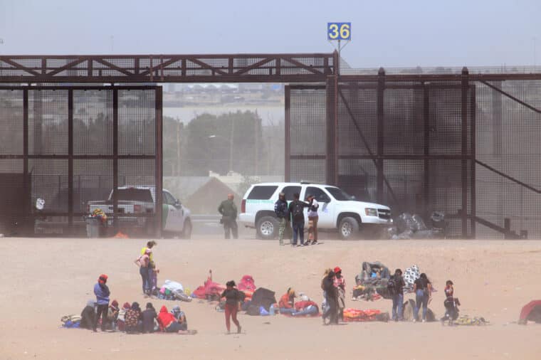 Las detenciones de migrantes en la frontera sur de EE UU aumentaron un 25 % en marzo