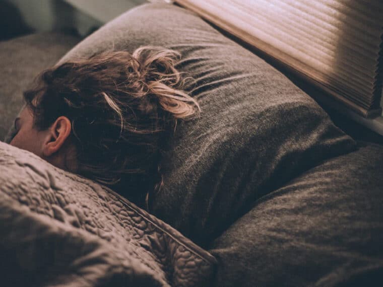 Malos hábitos de sueño pueden aumentar los riesgos de sufrir un derrame cerebral 