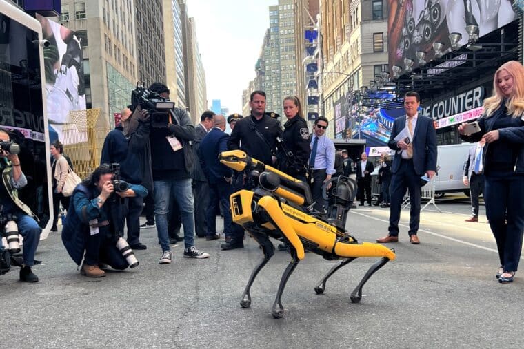 Autoridades de Nueva York incorporaron tres robots para aumentar la seguridad en la ciudad