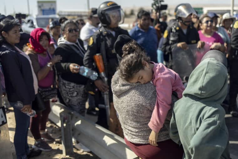 Chile confirma que repatriarán a los migrantes venezolanos varados en su frontera