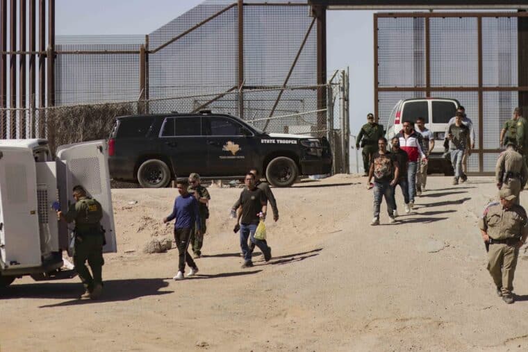 En imágenes: autoridades de EE UU detuvieron a miles de migrantes en El Paso antes del fin del Título 42