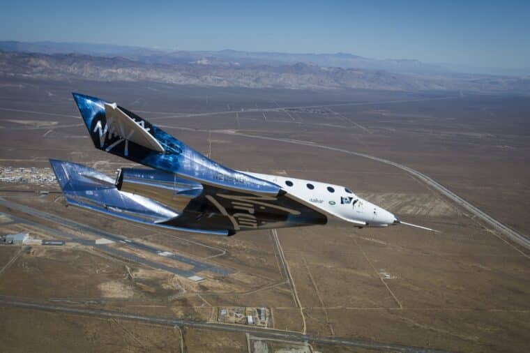 Virgin Galactic planea comenzar vuelos turísticos al espacio en junio