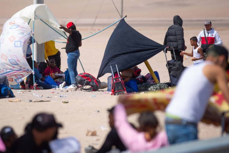 Al menos 100 inmigrantes venezolanos varados en la frontera entre Perú y Chile quieren regresar a su país