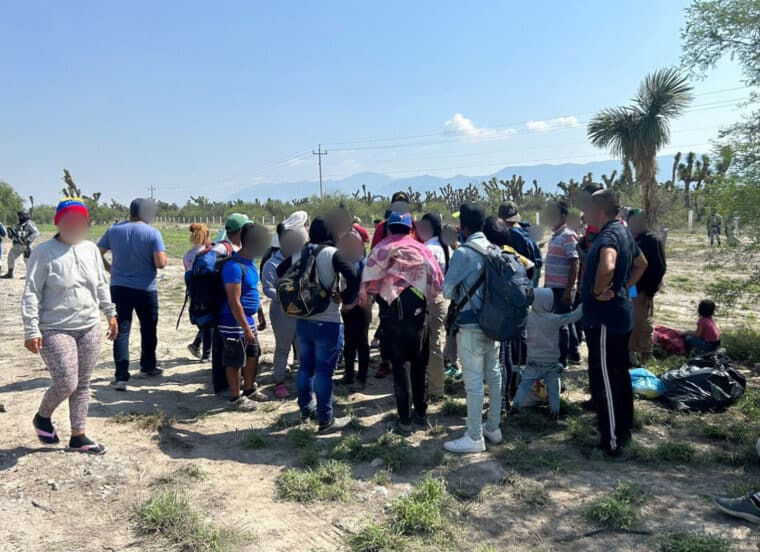 Un autobús con más de 50 migrantes, mayormente de Venezuela, sufrió un accidente en México