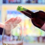 Cómo el excesivo consumo de alcohol puede afectar la masa muscular de las personas