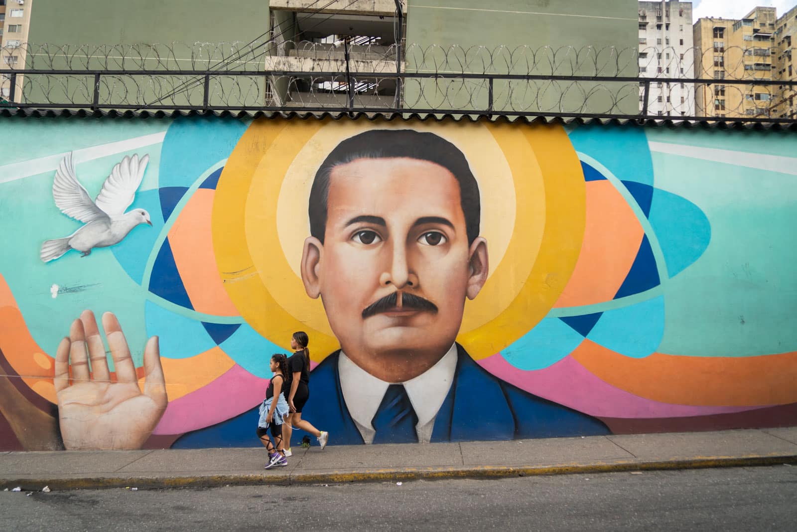 Mural José Gregorio Hernández Los Palos Grandes, Mural José Gregorio Hernández Chacao Av. Francisco de Miranda, Estatua José Gregorio Hernández Plaza La Candelaria, Mural José Gregorio Hernández La Pastora, Cuadro Casa José Gregorio Hernández La Pastora, Estatua José Gregorio Hernández El Calvario, Mural José Gregorio Hernández El Valle, José Gregorio Hernández, Caracas, Recorrido de arte, Murales, Estatuas, Aniversario de fallecimiento, Monumentos, Patrimonio cultural, Arte urbano, Homenaje, Icono venezolano, Turismo cultural, Lugares históricos, Paseo artístico, Legado de José Gregorio Hernández, El Diario Jose Daniel Ramos