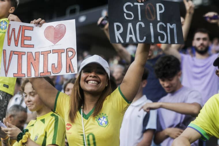 En imágenes: la selección de Brasil se vistió de negro en protesta contra el racismo 