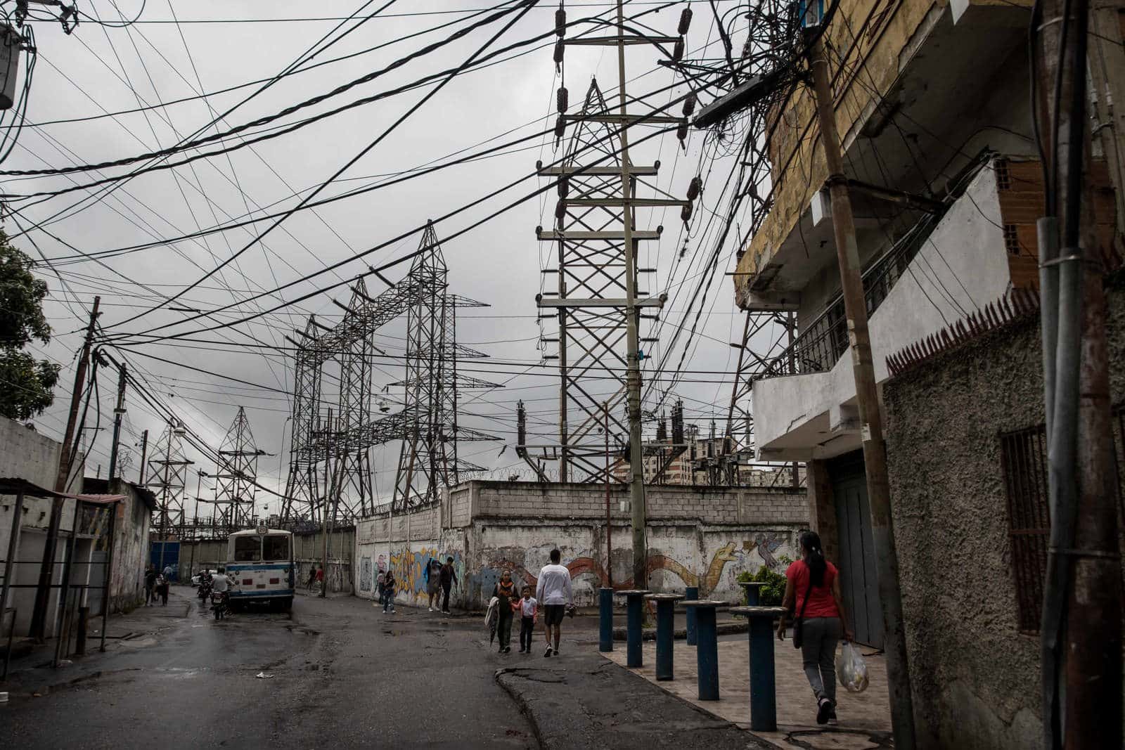 Electricity service was restored for the second time in several areas of the country after the national blackout