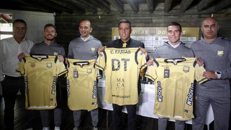 César Farías será el director técnico del club colombiano Águilas Doradas